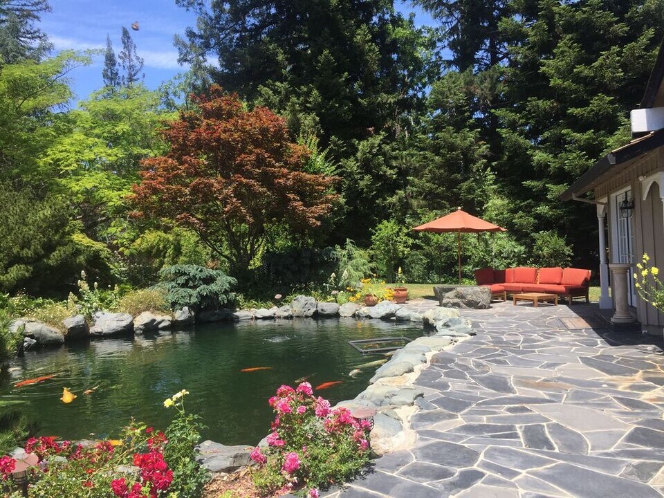 25567 Willow Pond Ln in Los Altos Hills, CA - Building Photo