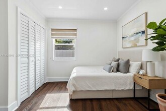 3240 SW 69th Ave in Miami, FL - Building Photo - Building Photo