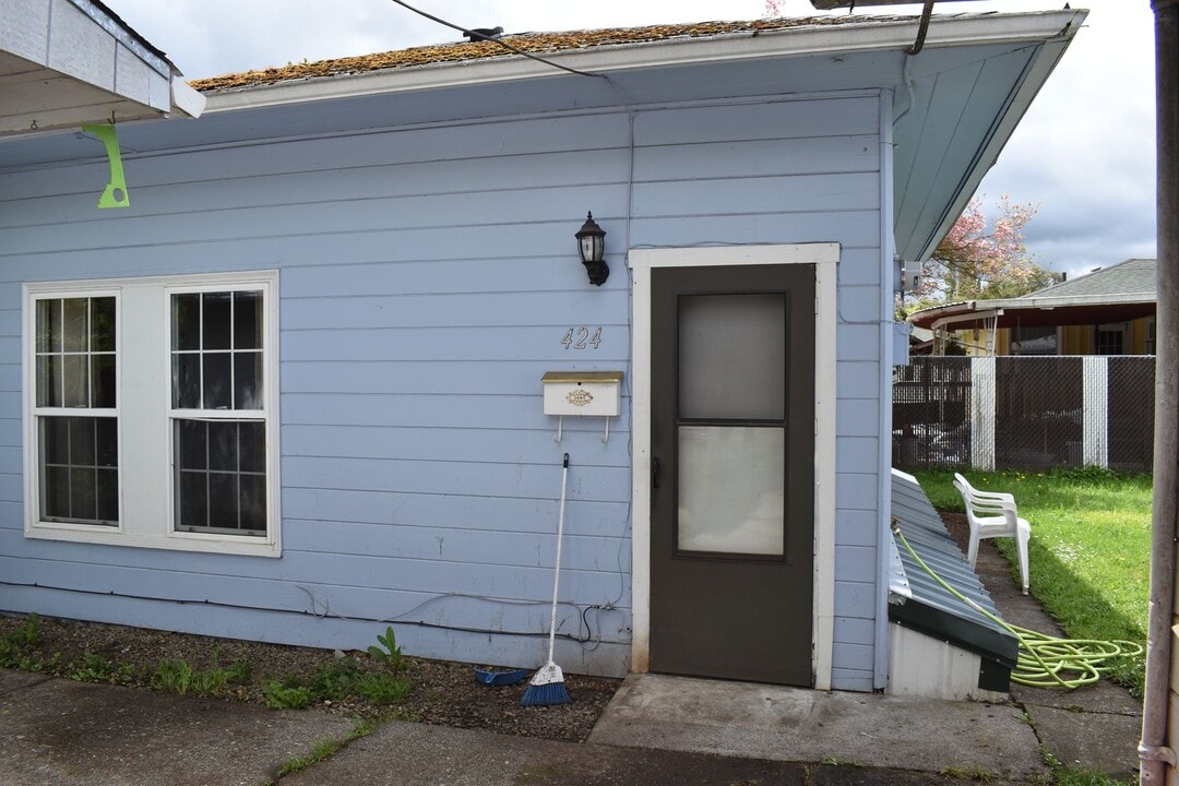 420-424 Wheeler St in Lebanon, OR - Building Photo