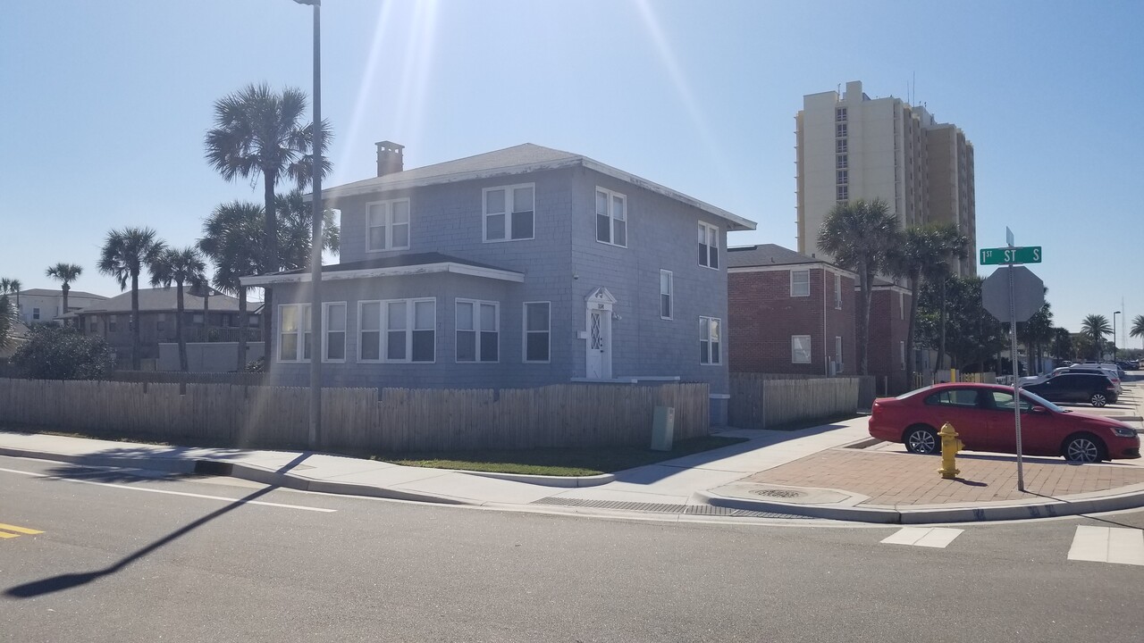 104 1st Ave S in Jacksonville Beach, FL - Building Photo