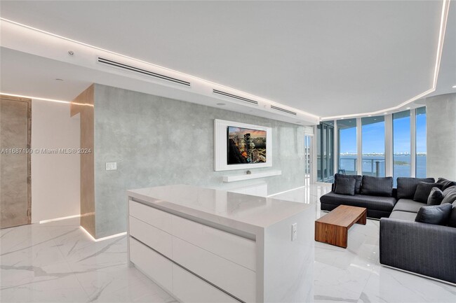 2020 N Bayshore Dr in Miami, FL - Building Photo - Building Photo