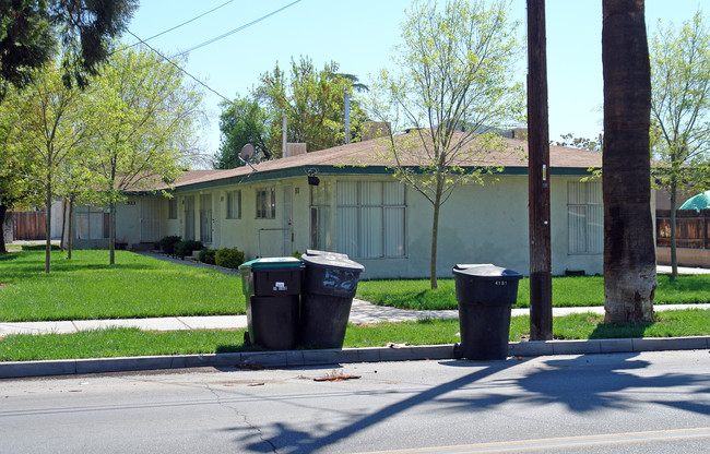 517-525 E Acacia Ave in Hemet, CA - Foto de edificio - Building Photo