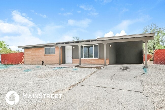 property at 3434 S Manitoba Ave