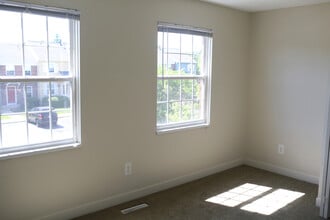 736 Pinckney Ct NW in Comstock Park, MI - Building Photo - Building Photo