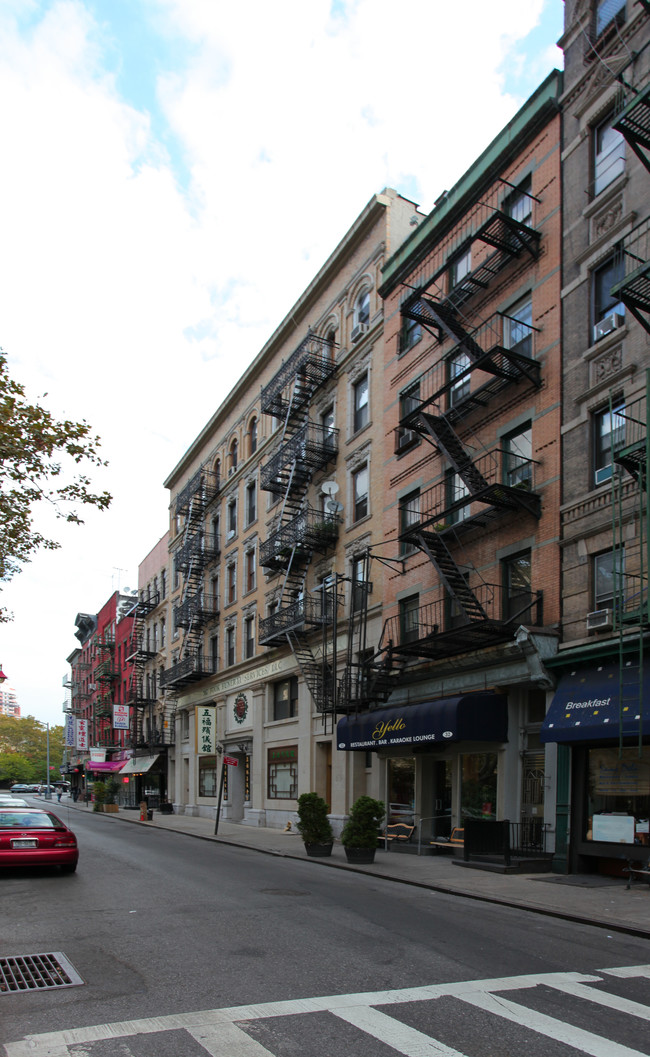 34-38 Mulberry St in New York, NY - Foto de edificio - Building Photo