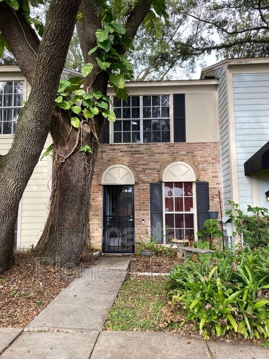 1734 Mill Run Cir in Tampa, FL - Building Photo