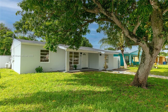 310 NW 55th St in Fort Lauderdale, FL - Building Photo - Building Photo