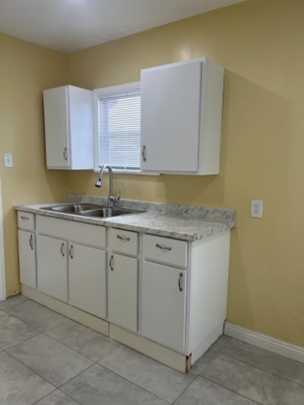 652 School Ave in East Los Angeles, CA - Building Photo - Building Photo