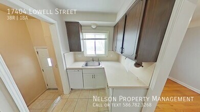 17404 Lowell St in Roseville, MI - Building Photo - Building Photo