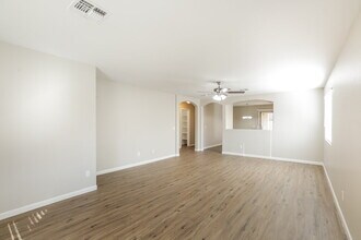 10528 E Calypso Ave in Mesa, AZ - Building Photo - Building Photo