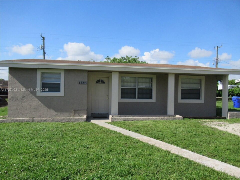 6224 Fletcher St in Hollywood, FL - Building Photo