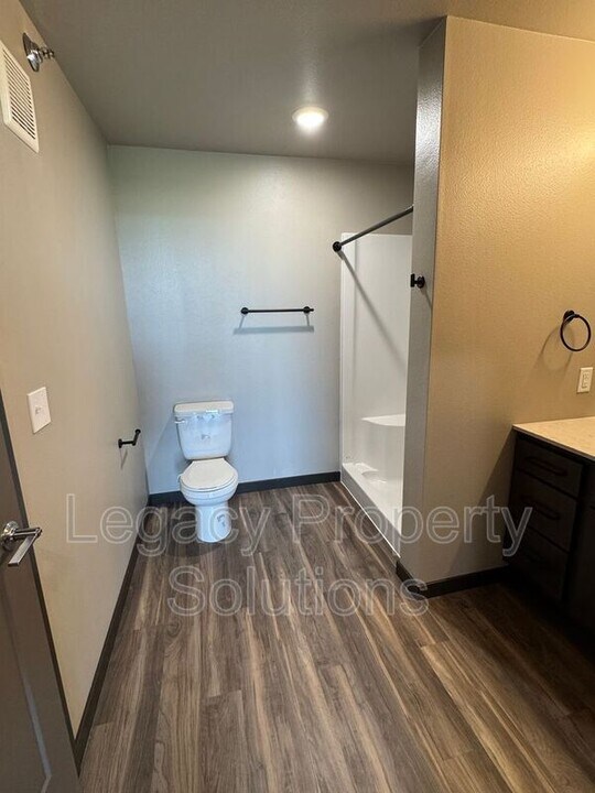 226 E Greenfield Ln in Bismarck, ND - Building Photo