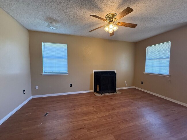 4808 Rainbow Cir in Killeen, TX - Foto de edificio - Building Photo