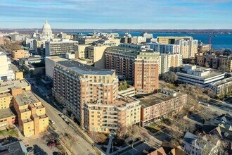 333 W Mifflin St in Madison, WI - Foto de edificio - Building Photo