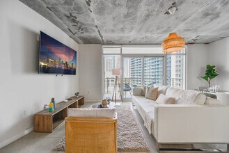 3250 NE 1st Ave in Miami, FL - Building Photo - Building Photo