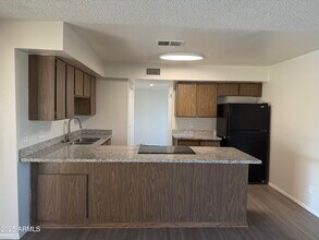 5249 W Crocus Dr in Glendale, AZ - Building Photo - Building Photo