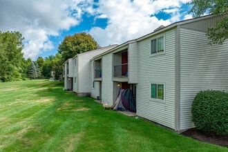 Willow Wood Apartment Homes in La Fayette, NY - Foto de edificio - Building Photo