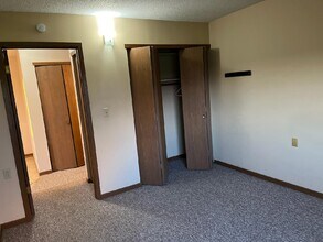 340 S Rowe Ln, Unit 1 in Walcott, IA - Foto de edificio - Building Photo