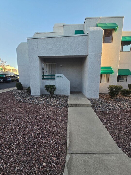 Beautiful 2 bedroom, 2 bath Condo available in Tucson, AZ - Building Photo