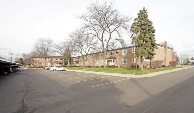 Villa Rose Apartments in St. Clair Shores, MI - Building Photo - Building Photo