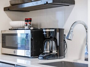 1550 NW Naito Pkwy in Portland, OR - Building Photo - Building Photo