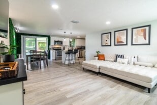 219 S Webb Rd in Plant City, FL - Building Photo