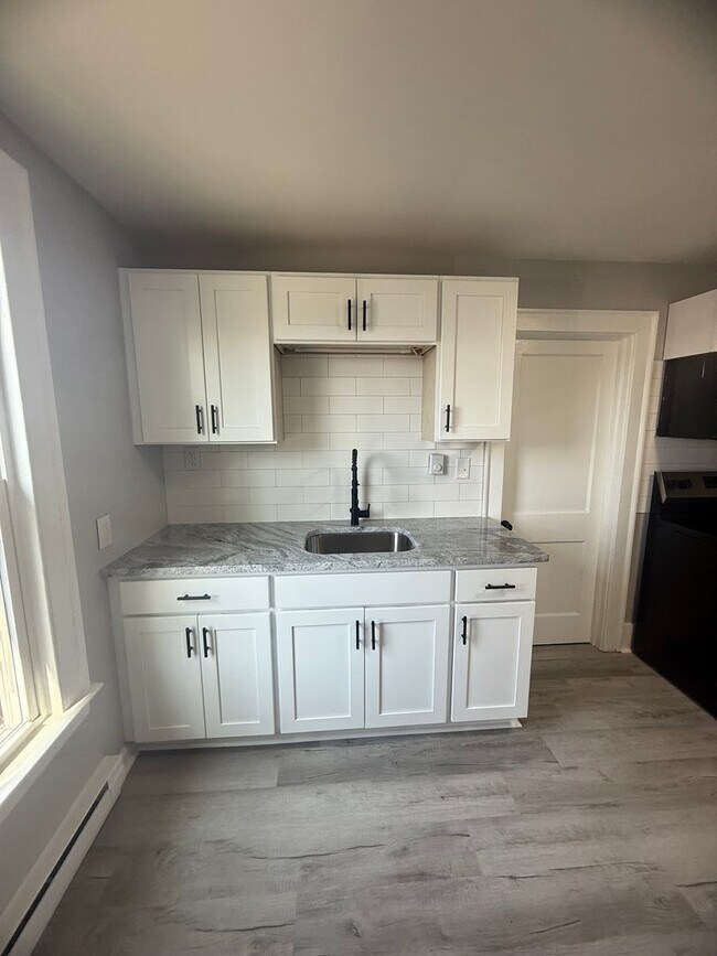 200 Main St-Unit -Unit 3 in Portland, CT - Building Photo - Building Photo