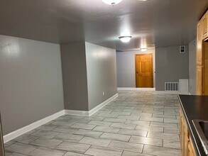 4900 Walton Ave, Unit 1ST FL FRONT in Philadelphia, PA - Building Photo - Building Photo