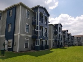Carley House Apartments Beaumont Tx For Rent Country Village Apartments1 To 3 Bedroom 770 1272 Building Photo