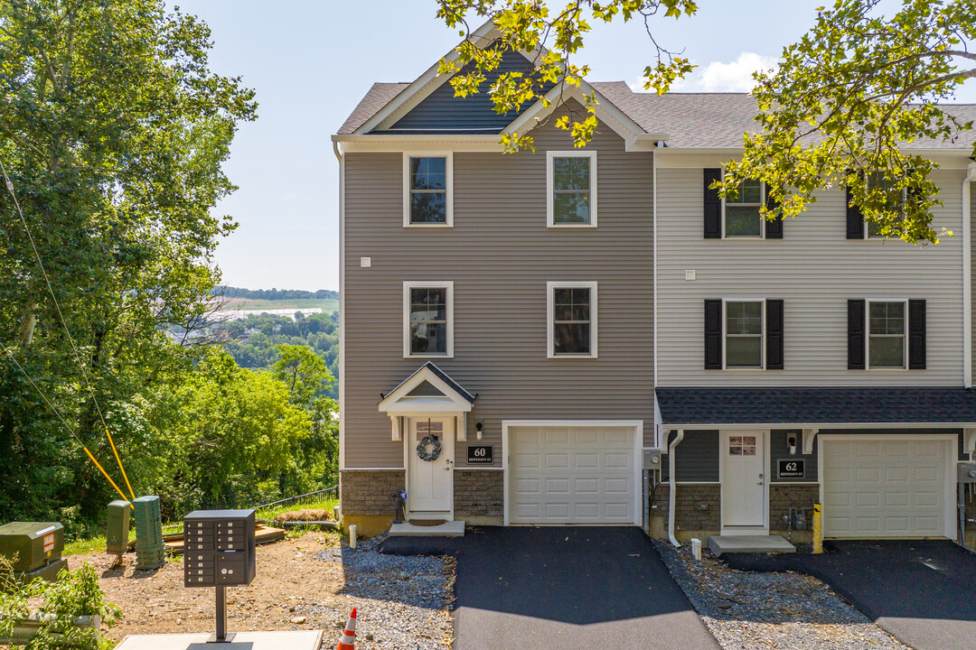 Laurel Hills Townhomes in Easton, PA - Building Photo