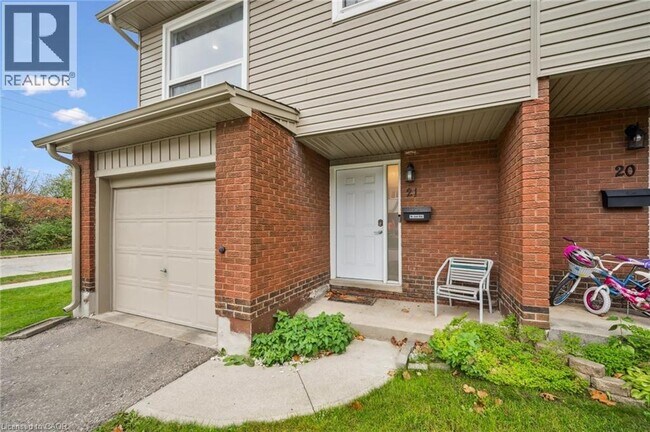 285 Bluevale St N in Waterloo, ON - Building Photo - Building Photo