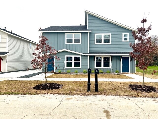 5824 Grayson St in Fort Worth, TX - Foto de edificio