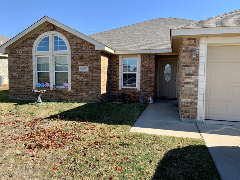 5006 Screaming Eagle Cir in Killeen, TX - Building Photo