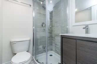 7 Pipestone Pl in Toronto, ON - Building Photo - Building Photo