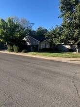 1496 Fayette Ln in Redding, CA - Building Photo - Building Photo