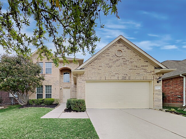 property at 2213 Oak Cir Dr N