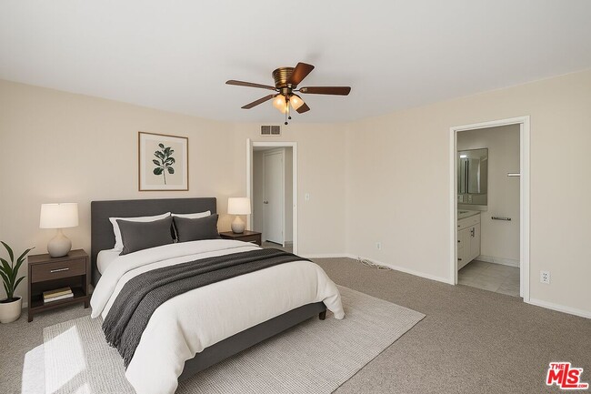 1010 Palm Ave in West Hollywood, CA - Foto de edificio - Building Photo