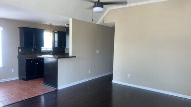 7077 Kings Crown Dr in Memphis, TN - Building Photo - Building Photo
