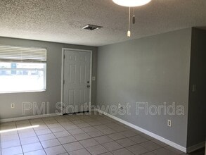 131 W Perry Ln in Englewood, FL - Building Photo - Building Photo
