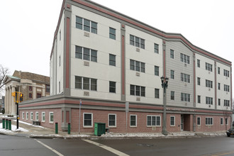 Seneca Cazenovia Community Square in Buffalo, NY - Foto de edificio - Building Photo