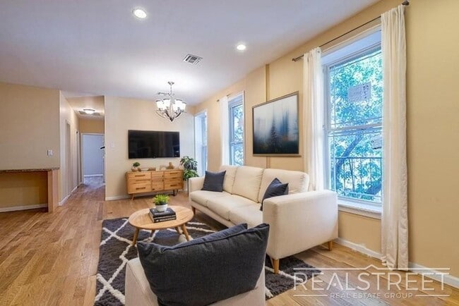 Renovated 3 BR 2 BA in Crown Heights
