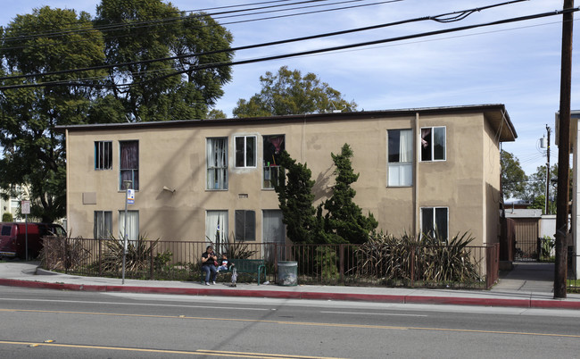 1401 S Standard Ave in Santa Ana, CA - Foto de edificio - Building Photo