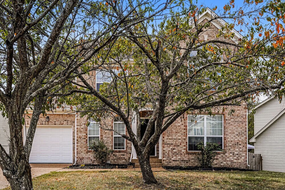 379 Dorr Dr in Goodlettsville, TN - Foto de edificio