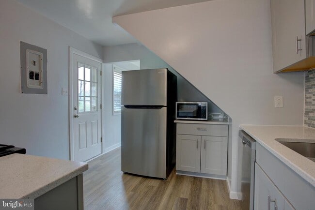 232 Cabbel Dr in Manassas Park, VA - Building Photo - Building Photo