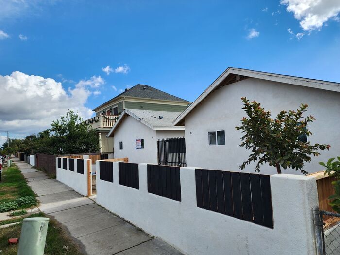 2413 L St in San Diego, CA - Building Photo