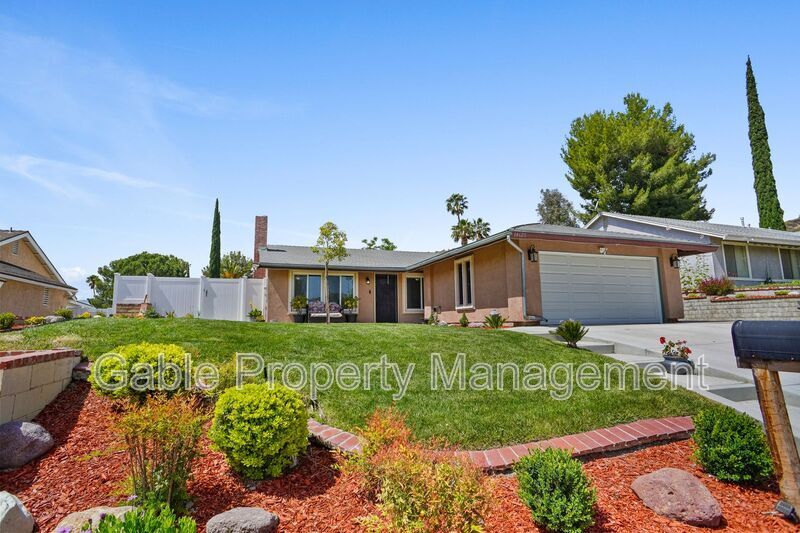 14628 Daisy Meadow St in Santa Clarita, CA - Building Photo