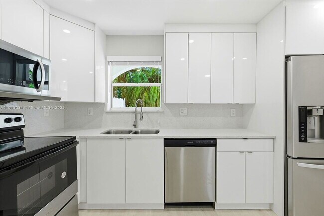 11939 SW 218th St in Goulds, FL - Building Photo - Building Photo