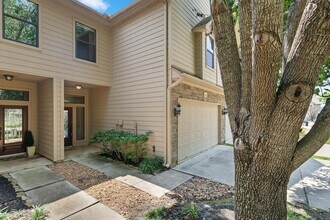 360 Old Aqua Landing W in Montgomery, TX - Building Photo - Building Photo