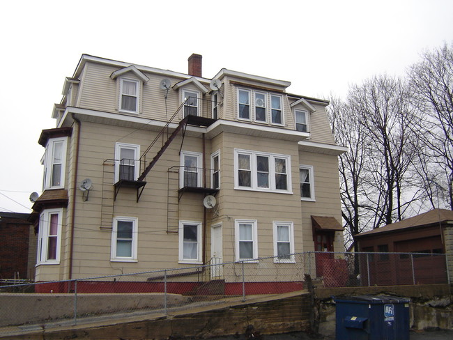 47 Montgomery St in Pawtucket, RI - Building Photo - Building Photo