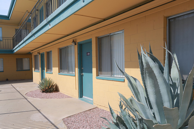 Palm Shadows Apartments in Tucson, AZ - Foto de edificio - Building Photo